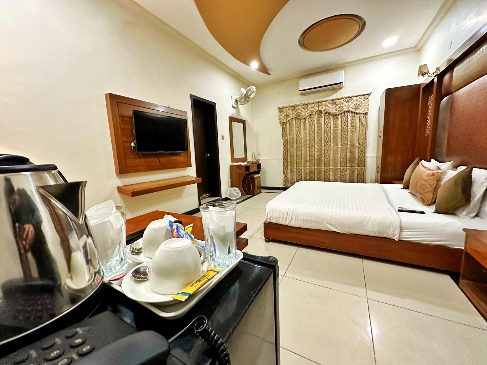 The Grand Hotel Multan Extérieur photo