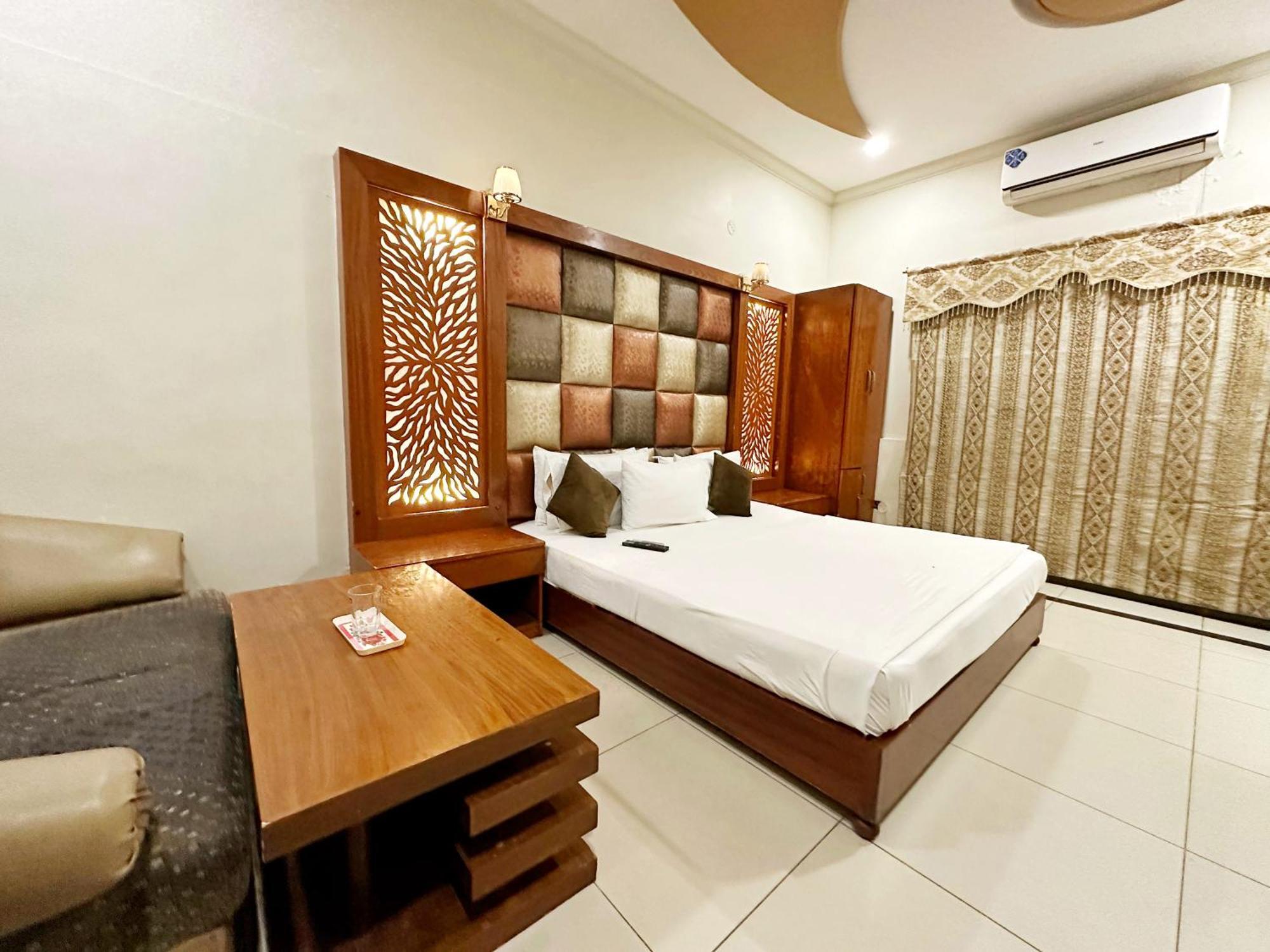 The Grand Hotel Multan Extérieur photo