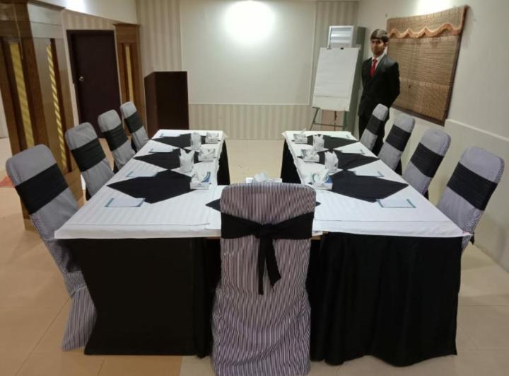 The Grand Hotel Multan Extérieur photo