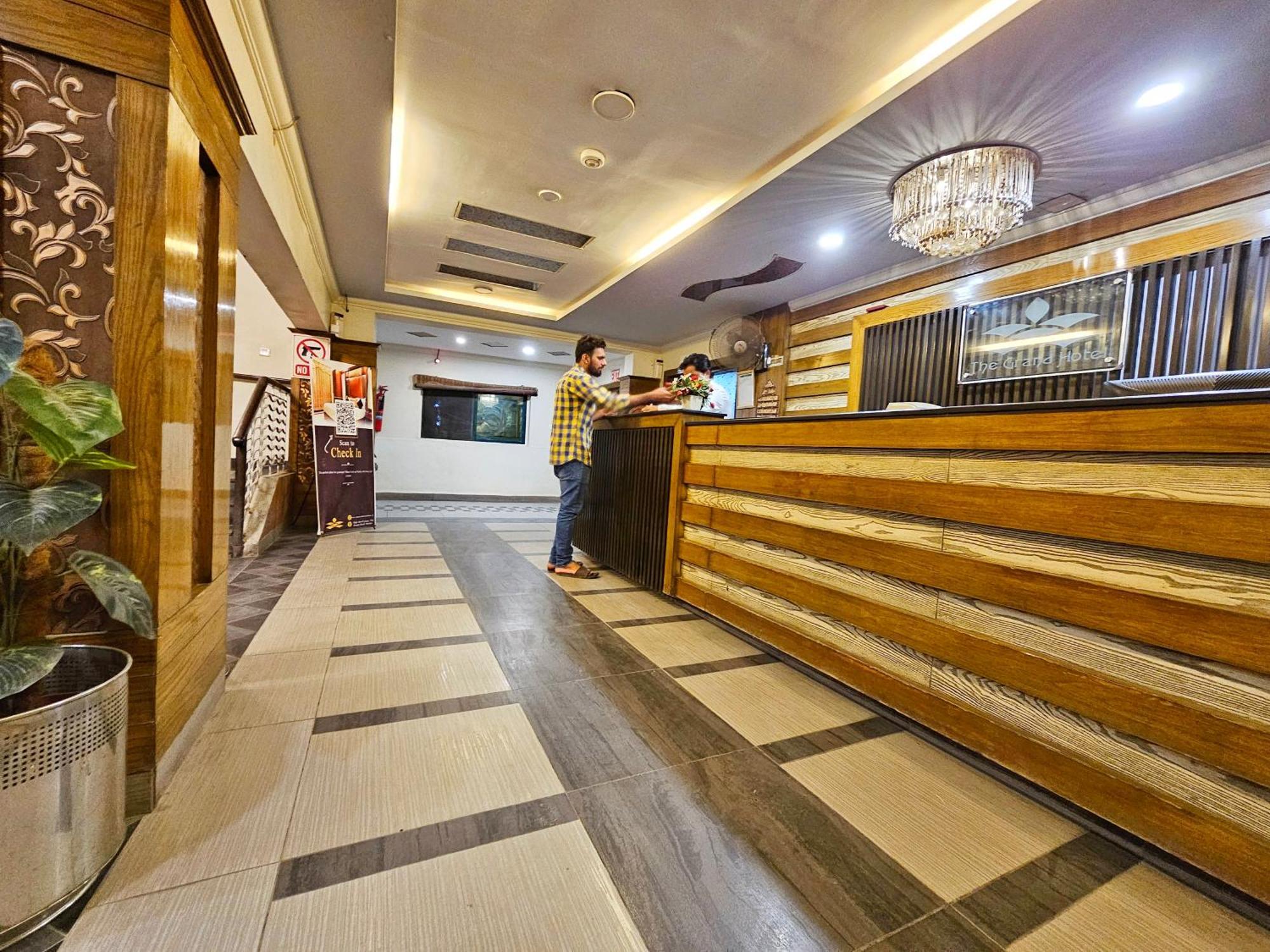 The Grand Hotel Multan Extérieur photo