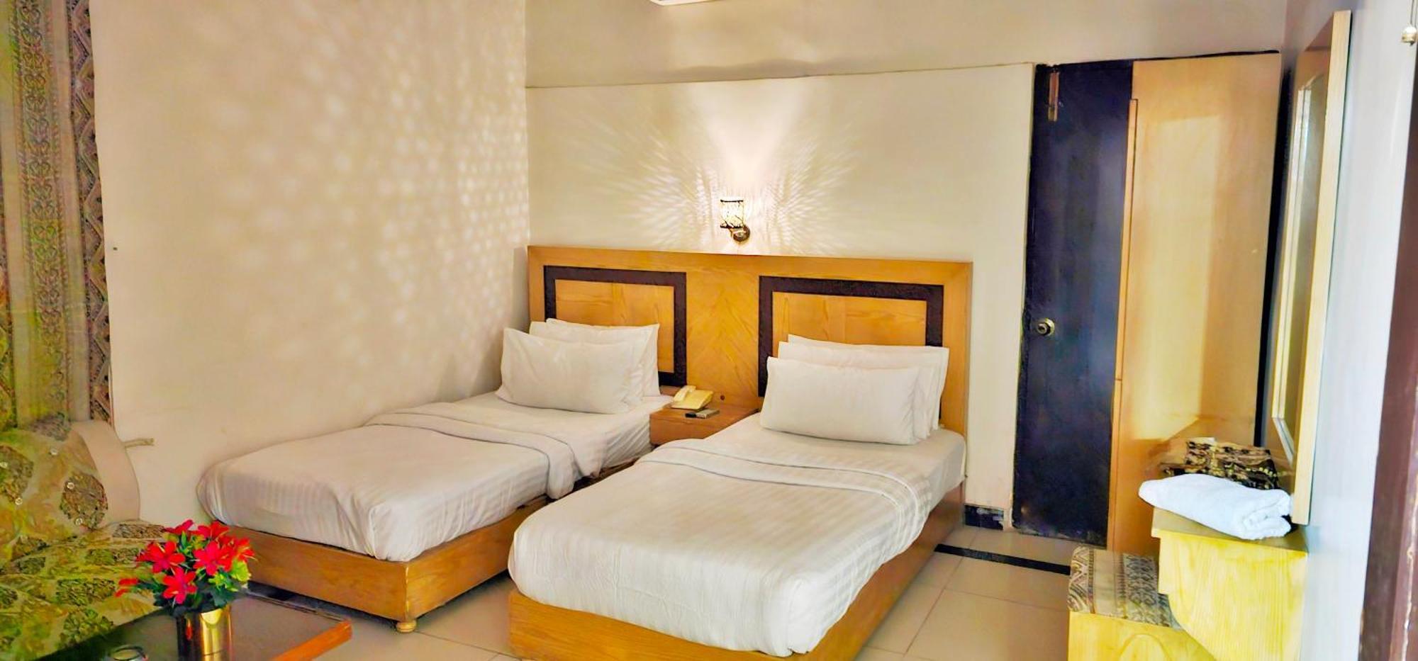 The Grand Hotel Multan Extérieur photo