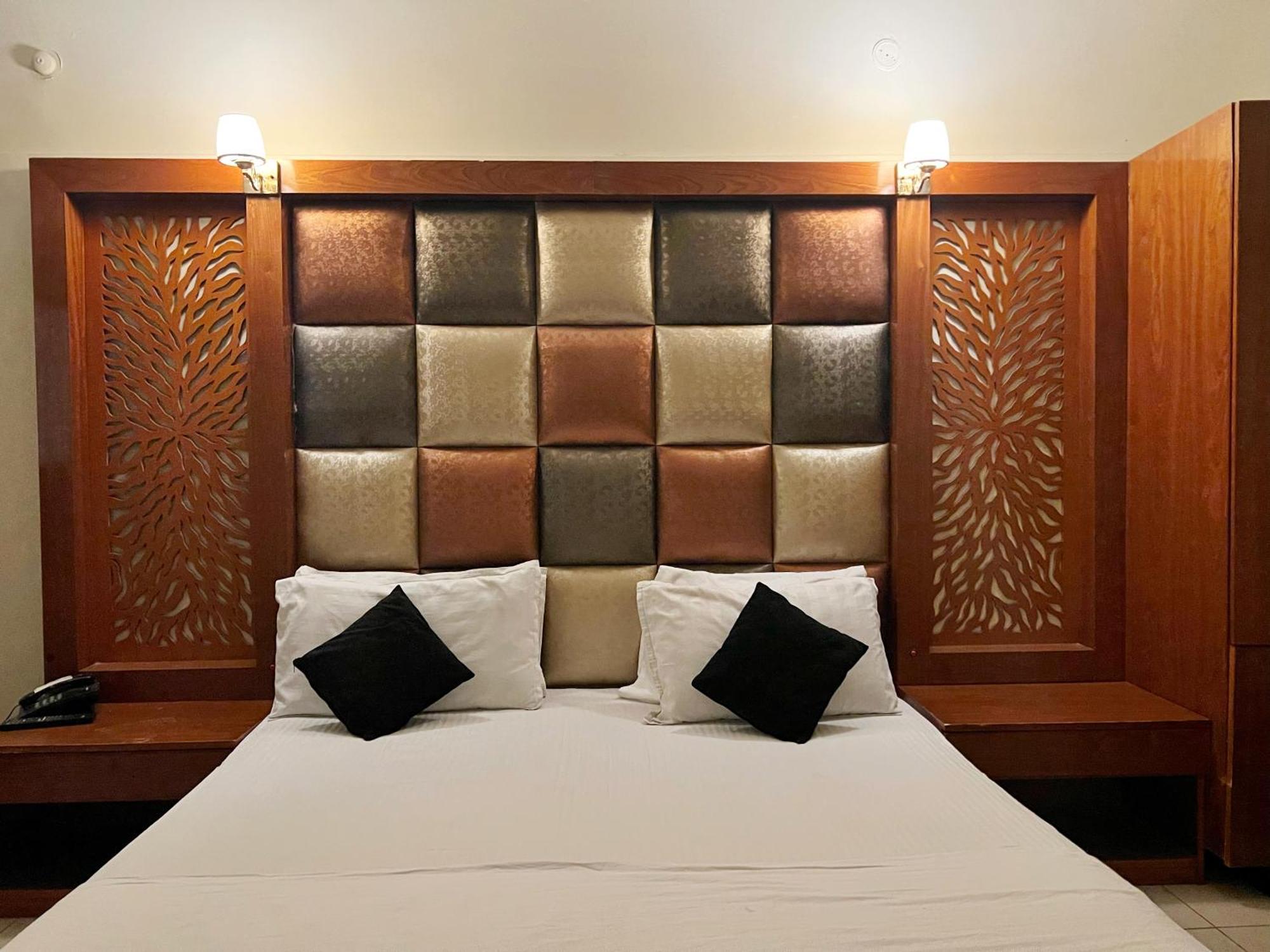 The Grand Hotel Multan Extérieur photo