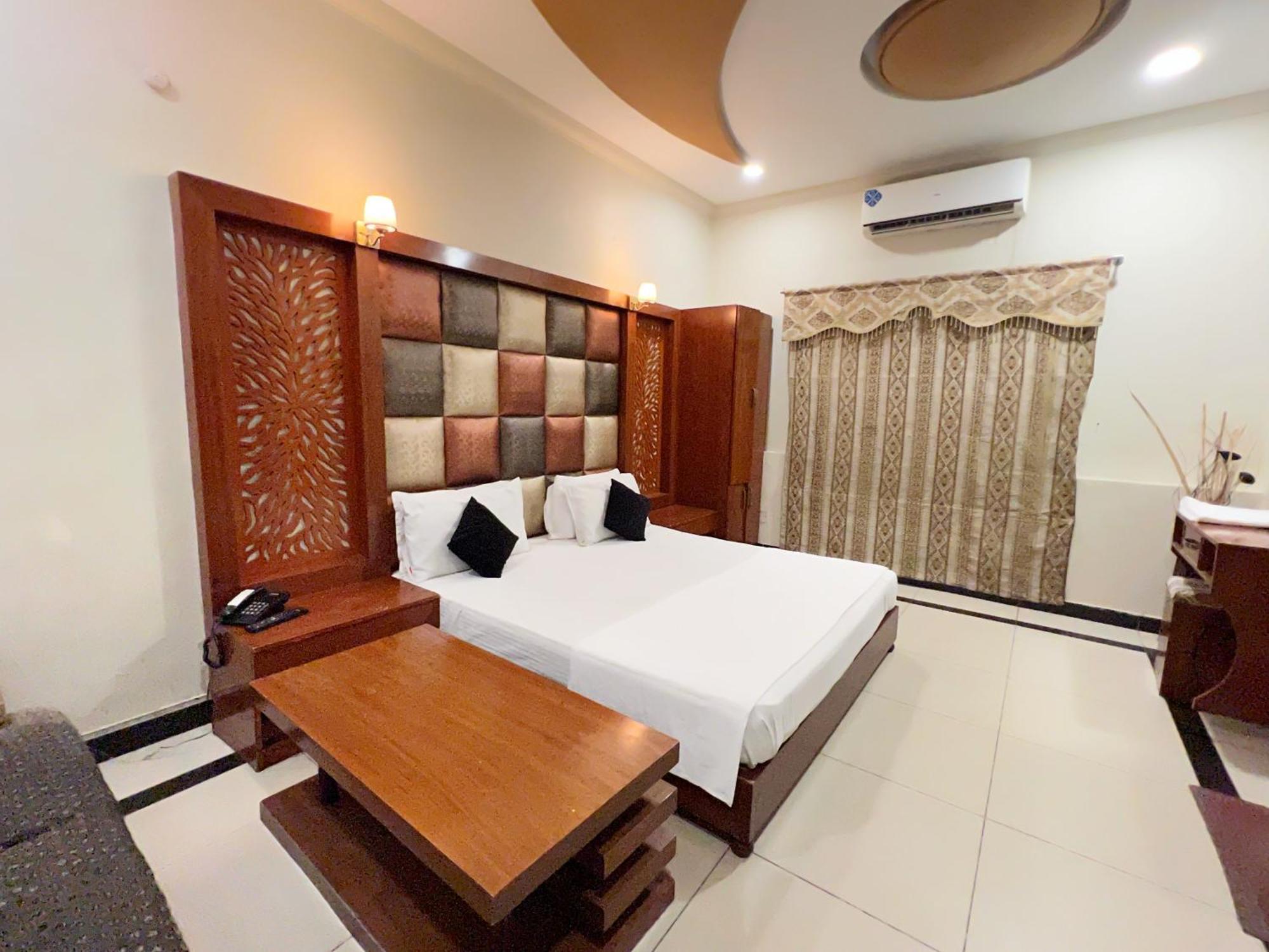 The Grand Hotel Multan Extérieur photo