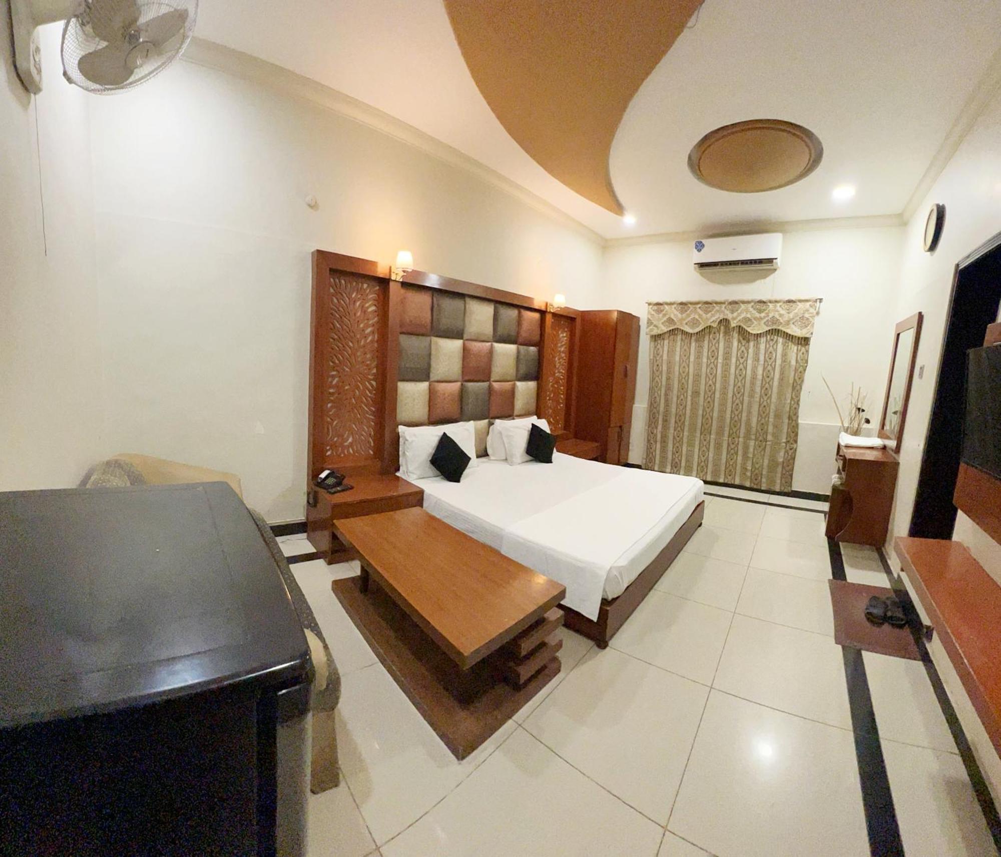 The Grand Hotel Multan Extérieur photo