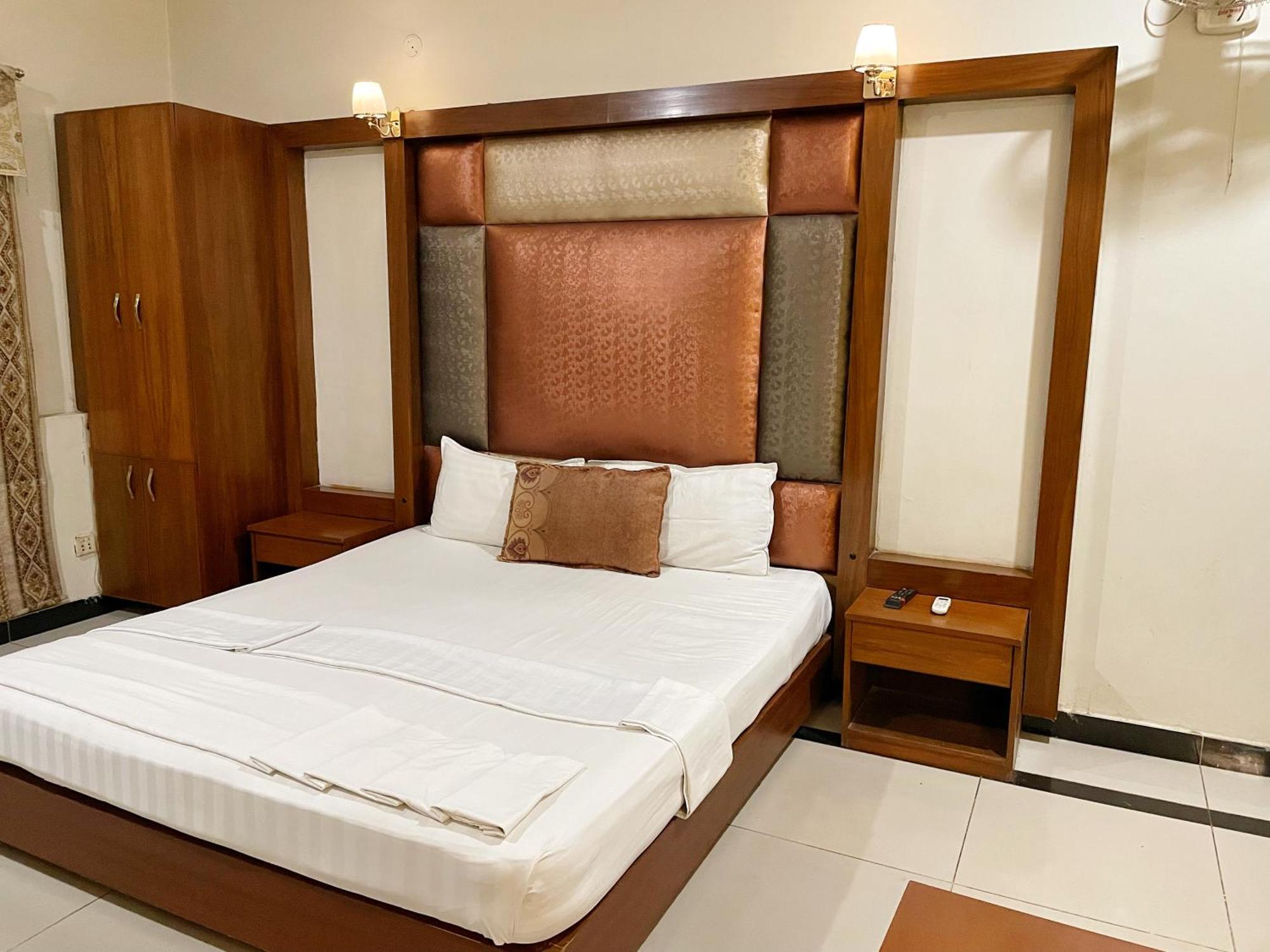 The Grand Hotel Multan Extérieur photo
