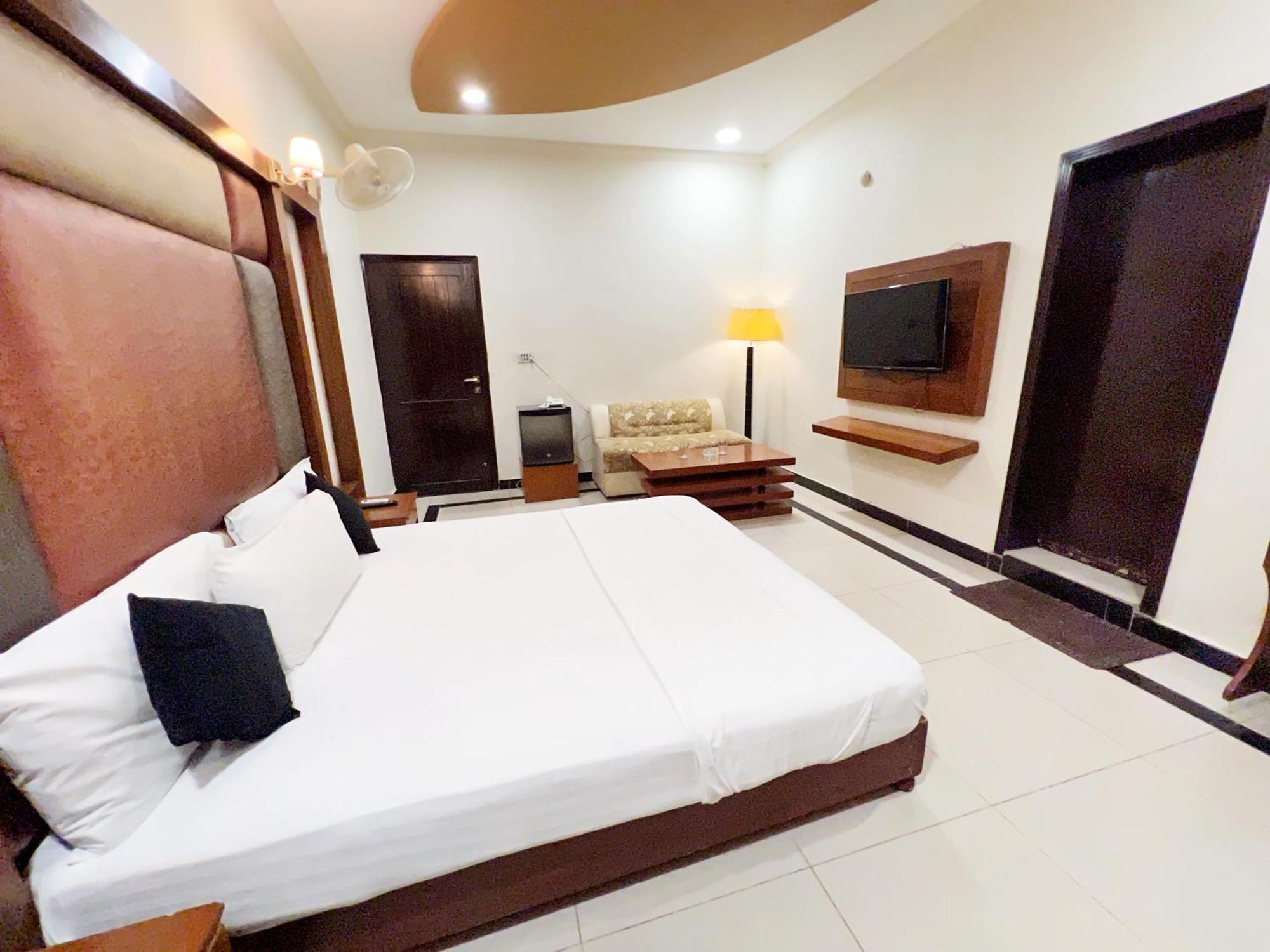 The Grand Hotel Multan Extérieur photo