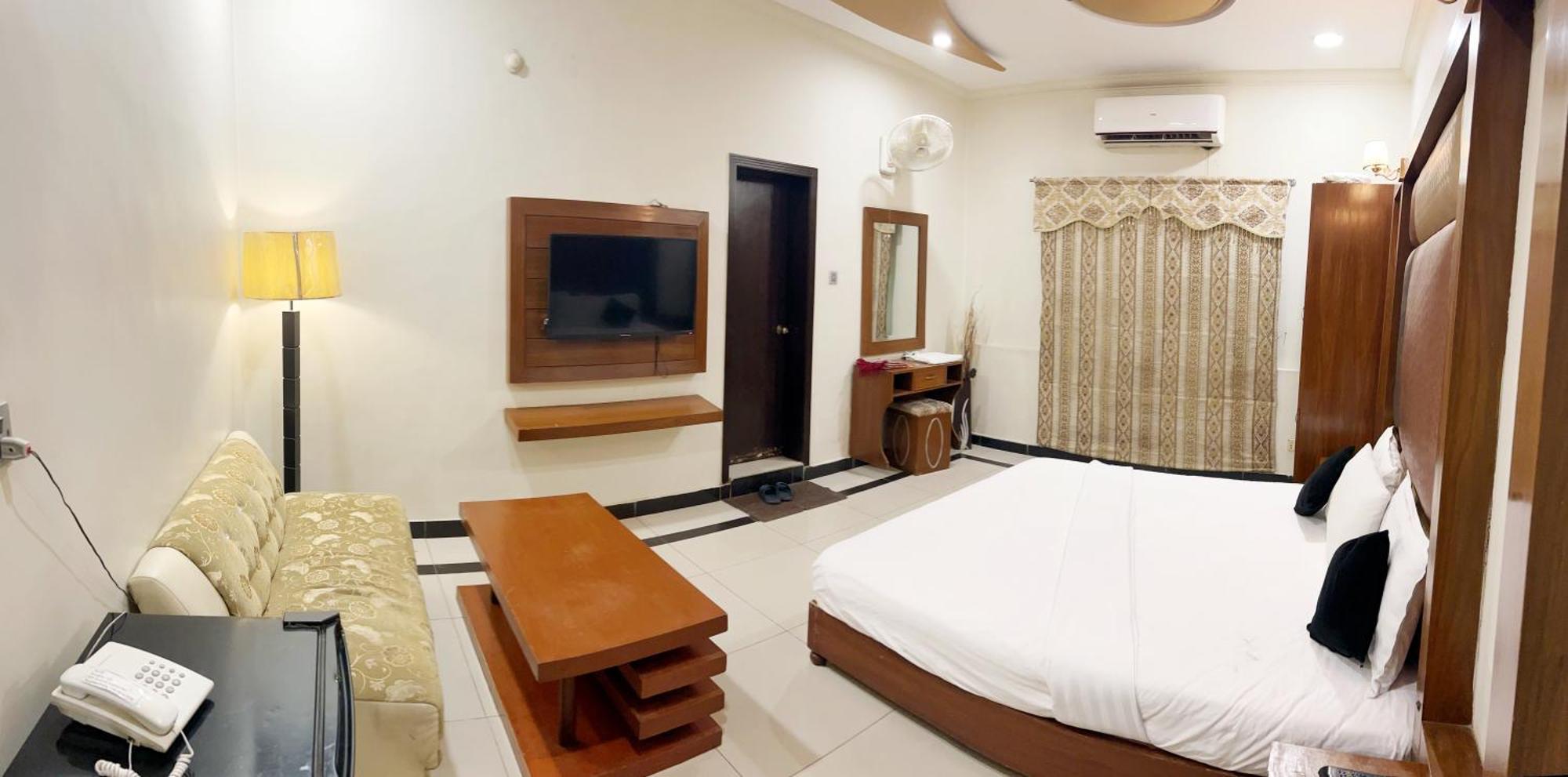 The Grand Hotel Multan Extérieur photo