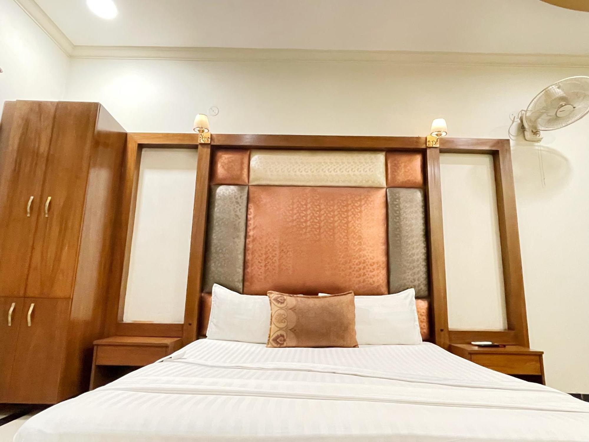 The Grand Hotel Multan Extérieur photo
