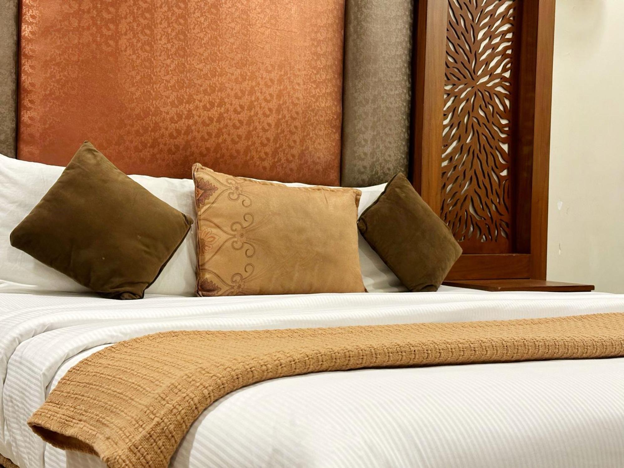 The Grand Hotel Multan Extérieur photo