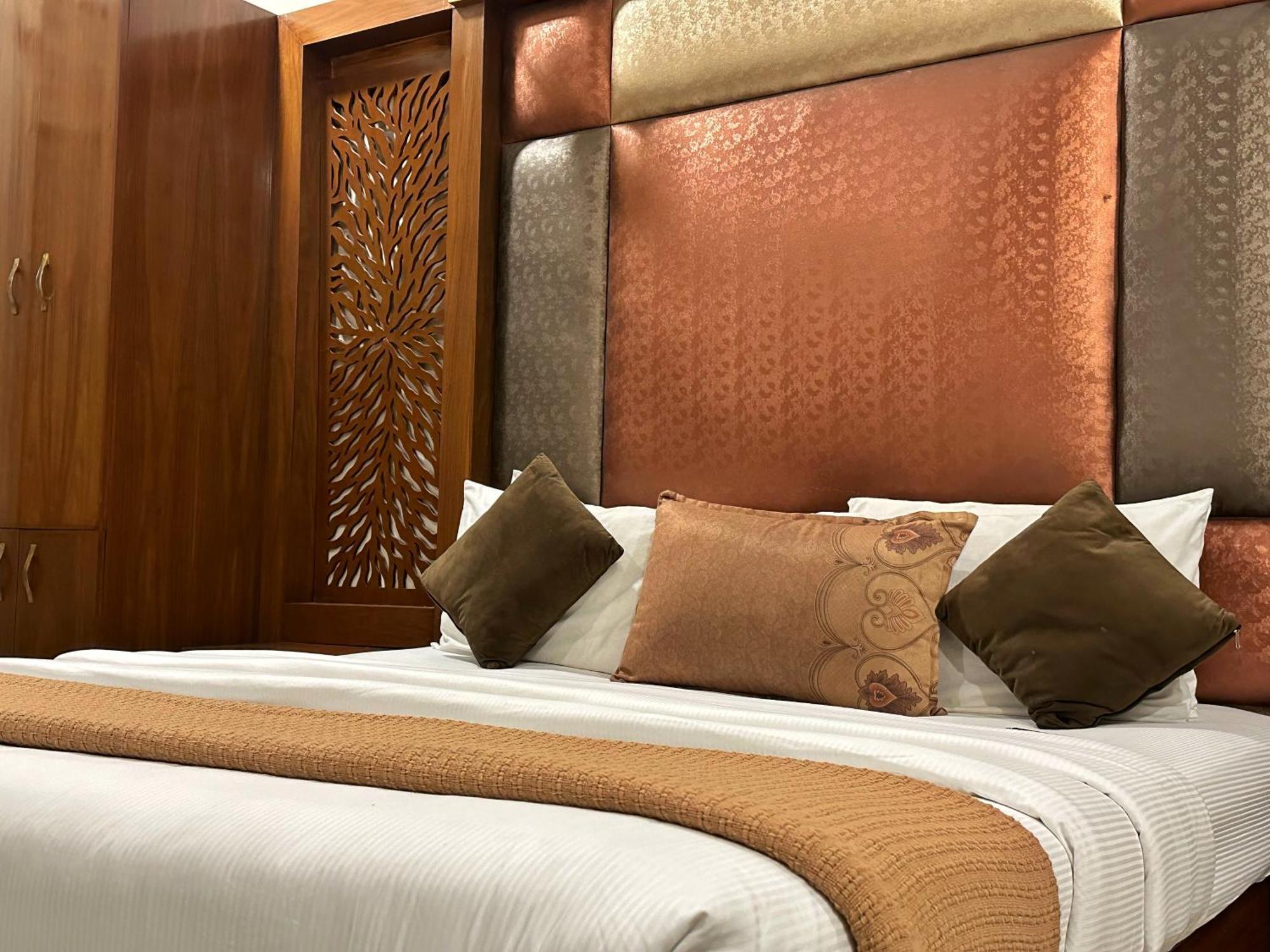 The Grand Hotel Multan Extérieur photo