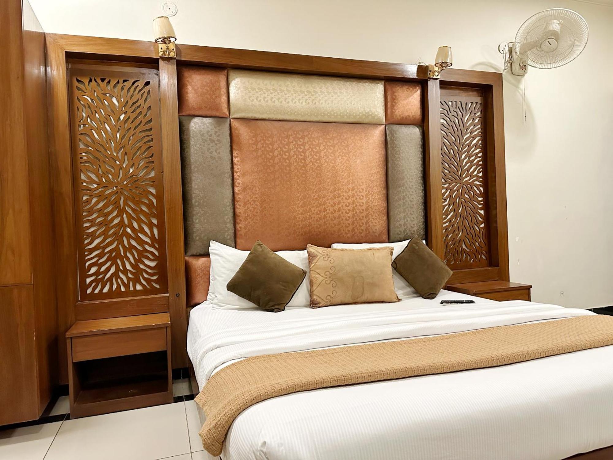 The Grand Hotel Multan Extérieur photo