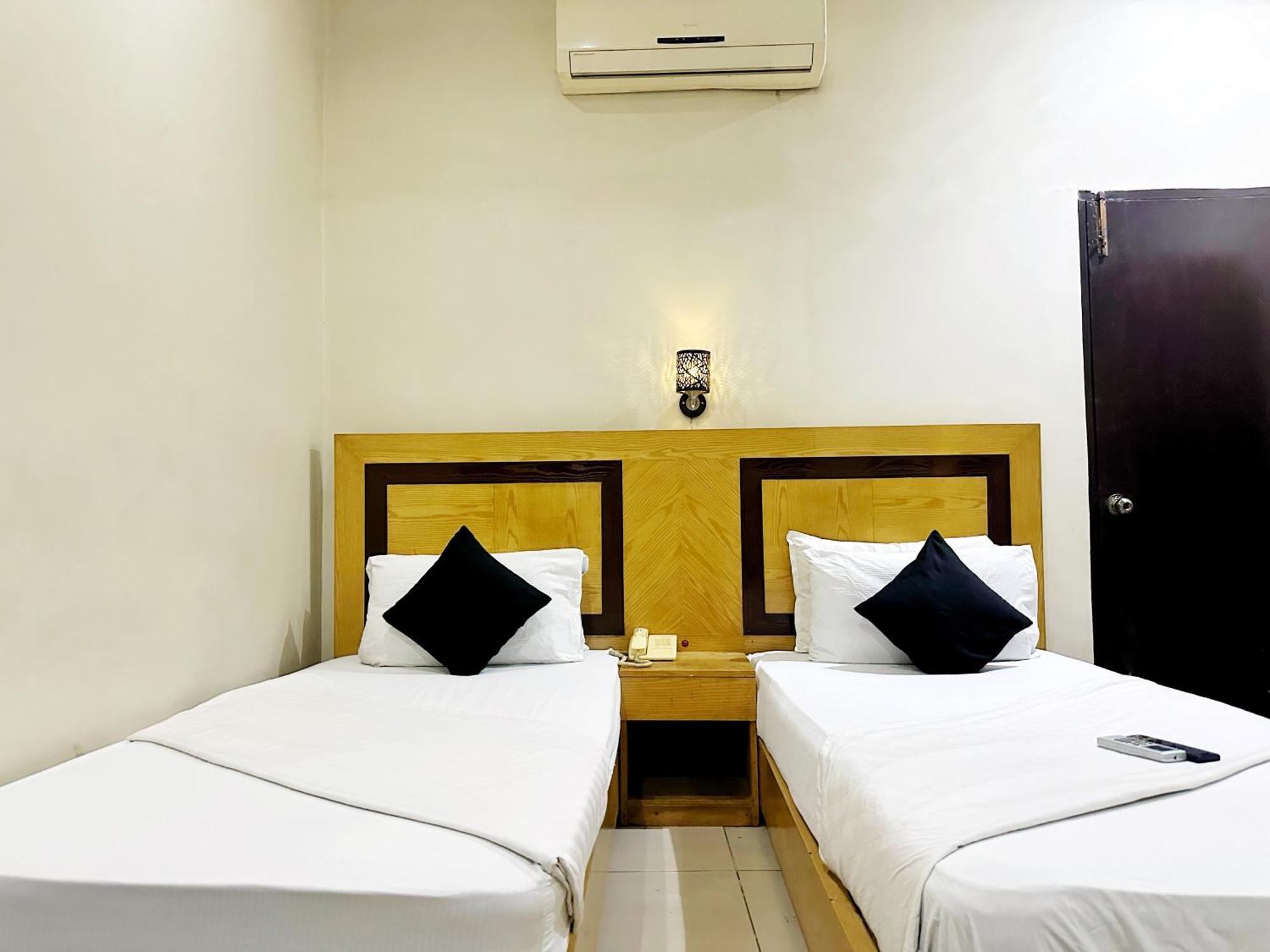 The Grand Hotel Multan Extérieur photo